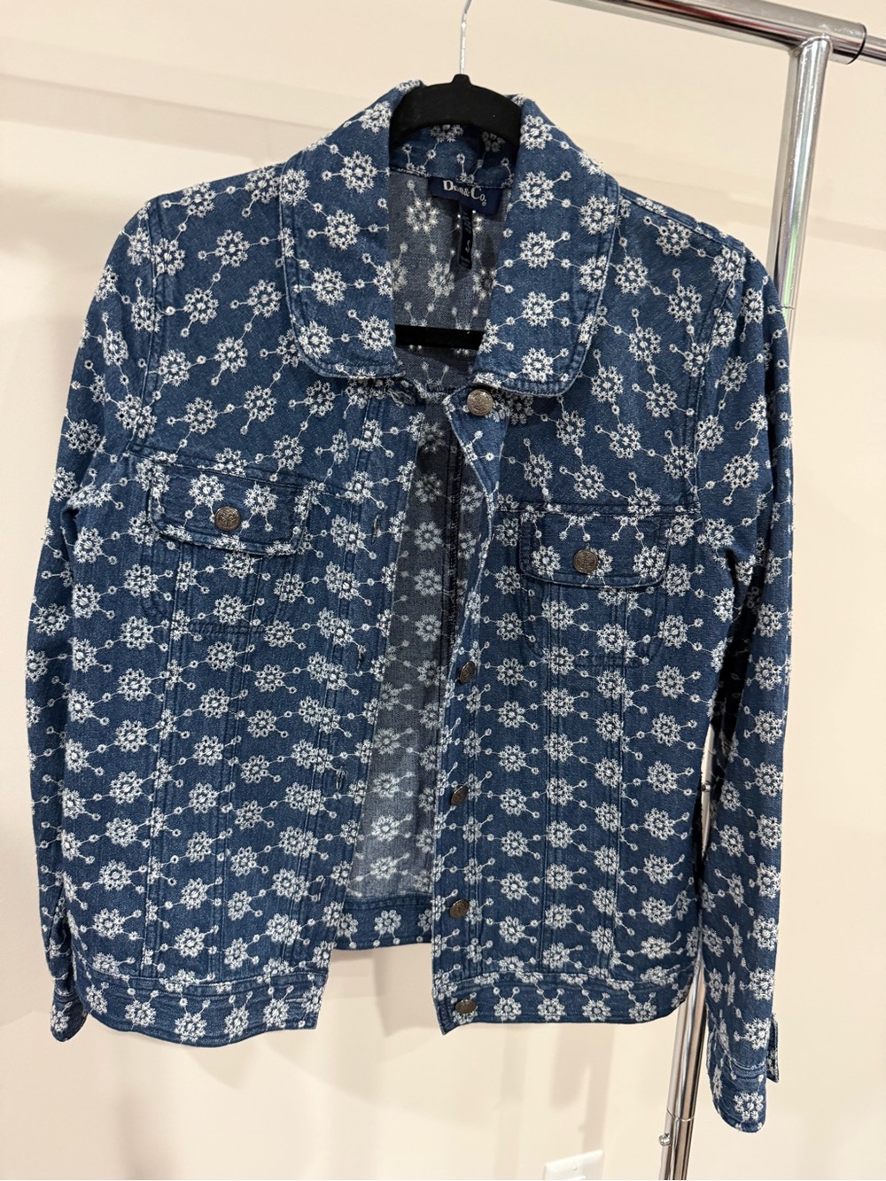 Denim&Co ~ Blue & White Flower embroidered Patterned Denim Jacket size small